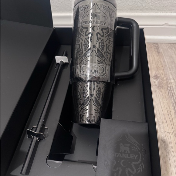 Stanley HALLOWEEN QUENCHER H2.O FLOWSTATE™ TUMBLER | 20 OZ Deadly Damask - Picture 7 of 7